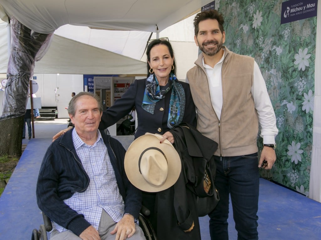 Gerardo y Ana Rita Tazzer con Arap Bethke. (Foto: Arturo Quintero)