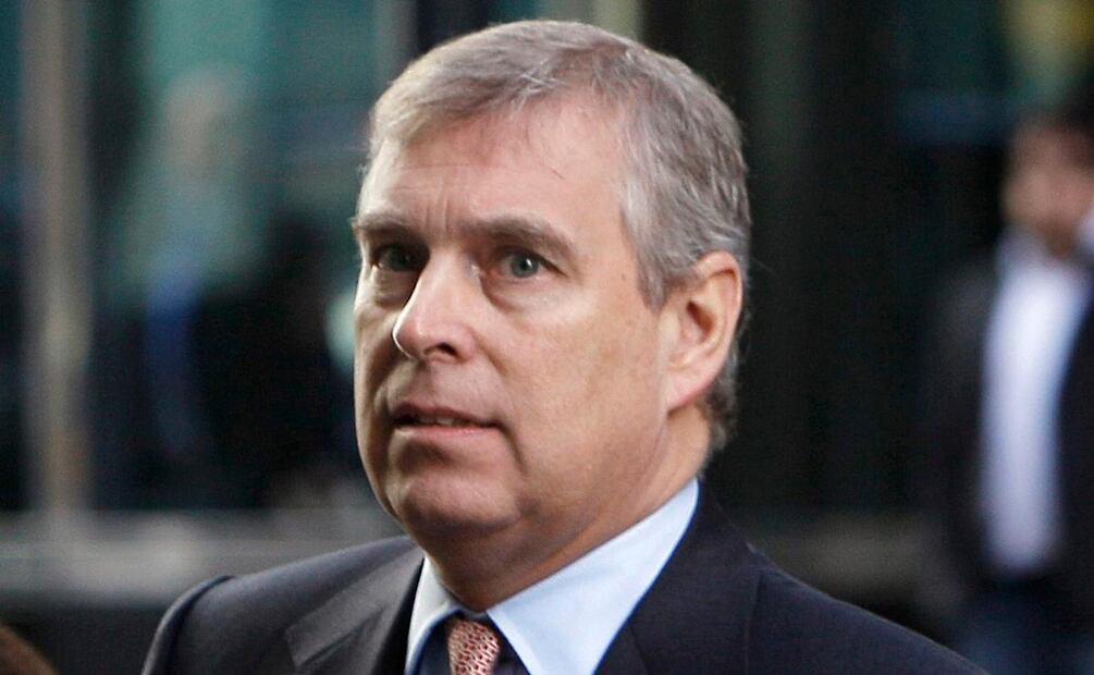 Aseguran que Jeffrey Epstein quería extorsionar a Isabel II utilizando a Andrés de York
