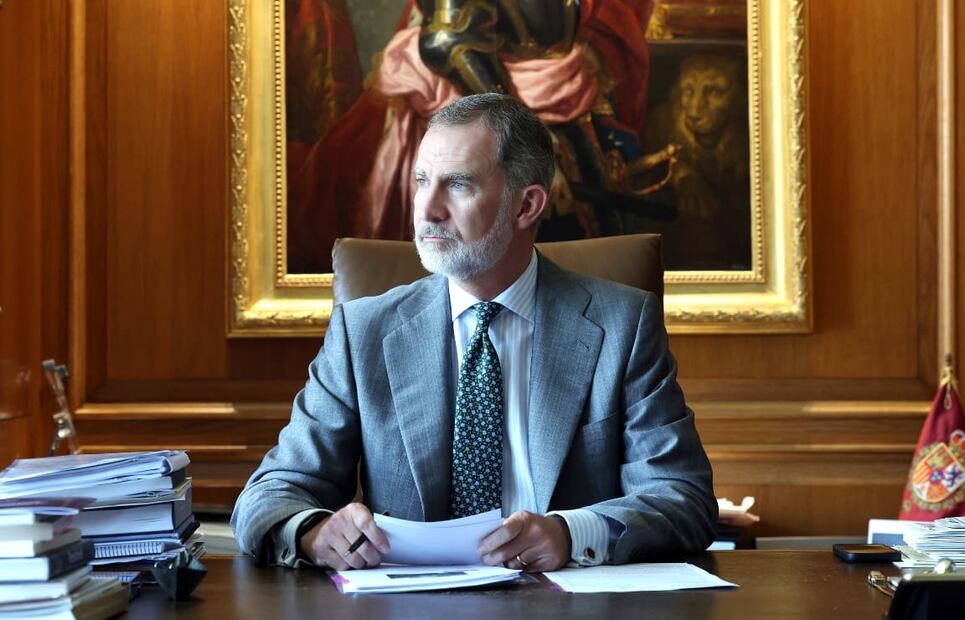 El rey Felipe VI en su despacho del Palacio de la Zarzuela / Foto: EFE