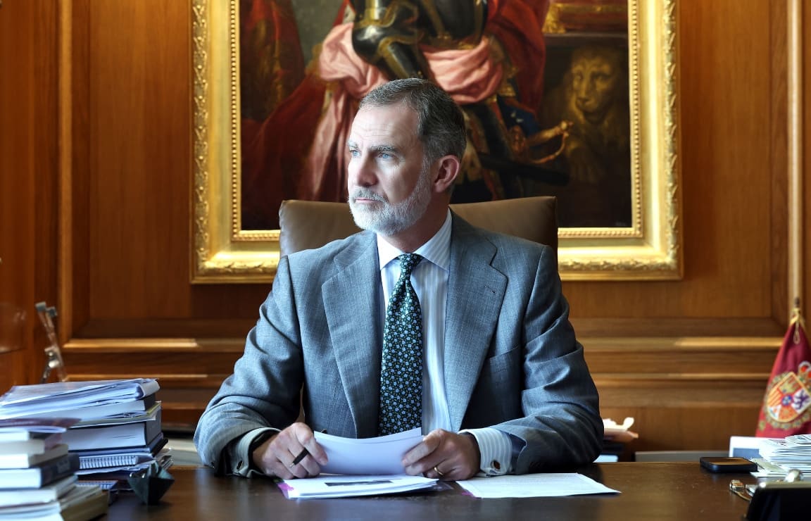 El rey Felipe VI en su despacho del Palacio de la Zarzuela / Foto: EFE