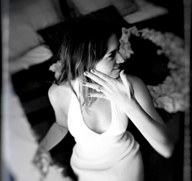 Stella del Carmen, hija de Antonio Banderas y  Melanie Griffith, presume su anillo de compromiso / Foto: Instagram