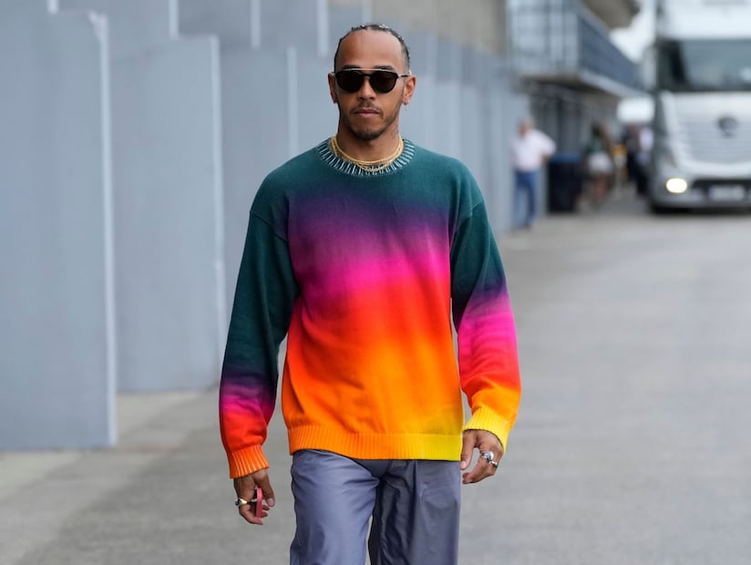 Lewis Hamilton y su look totalmente rosa por la tendencia barbiecore