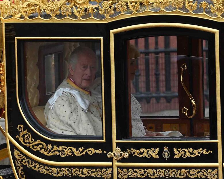 Las primeras fotos del rey Carlos III y Camila rumbo a su coronación