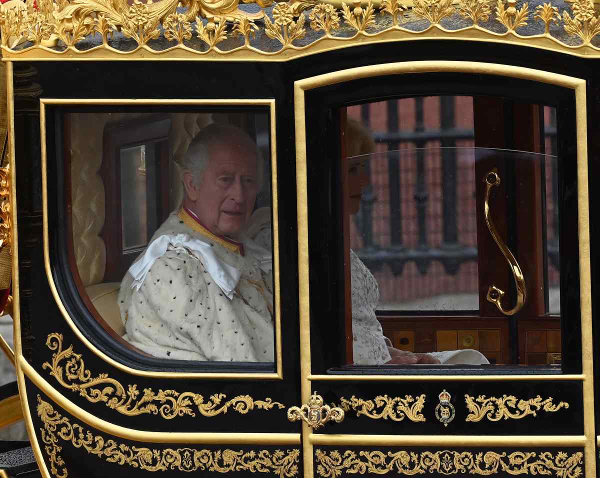 Las primeras fotos del rey Carlos III y Camila rumbo a su coronación