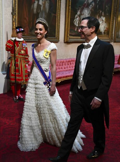 Kate Middleton luce corona que usó la princesa Diana, en la cena con Donald Trump