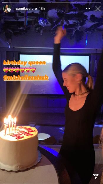 Michelle Salas celebra 32 años con una fiesta de los 70's en Acapulco