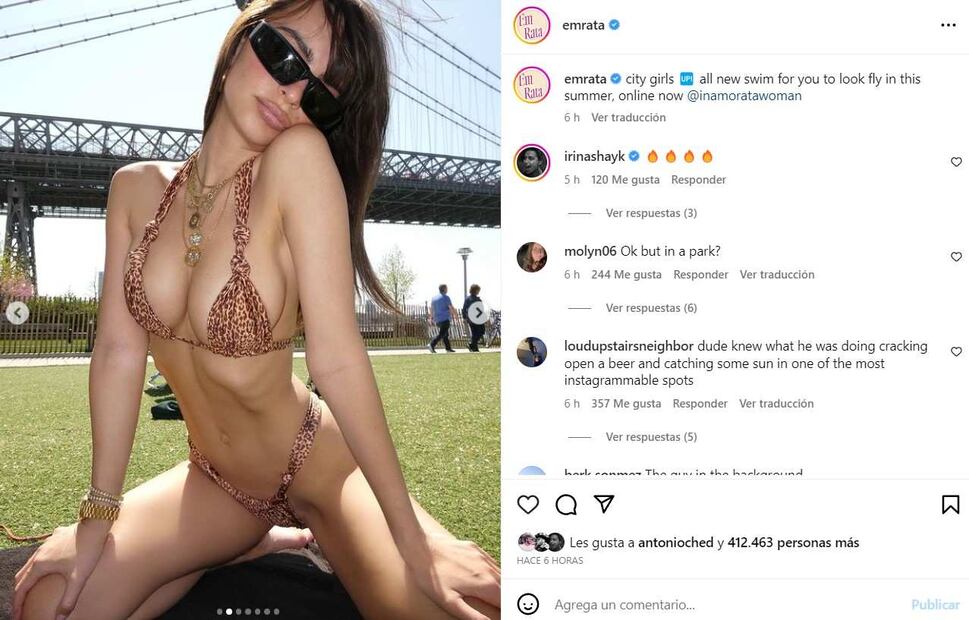 Emily Ratajkowski modela 'salvaje' con minikini animal print 