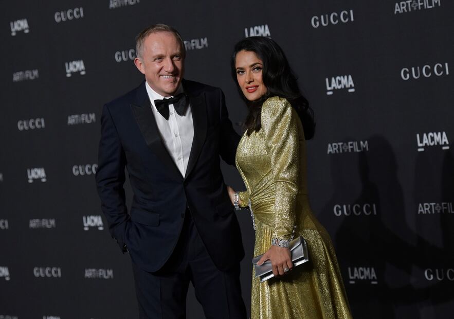 Riqueza de Salma Hayek es más grande que la de la reina Isabel ll