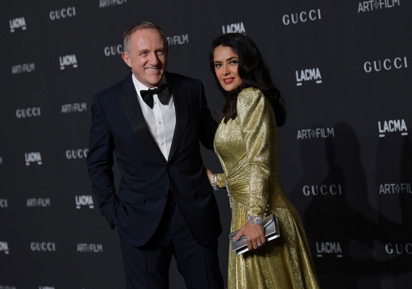 Riqueza de Salma Hayek es más grande que la de la reina Isabel ll