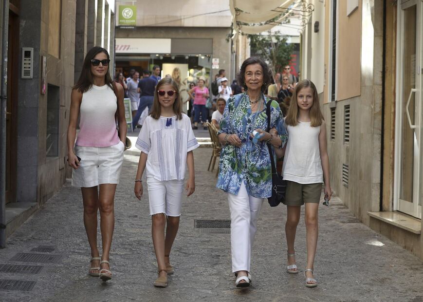 Los intentos de reconciliación entre la reina Letizia y Doña Sofía este verano