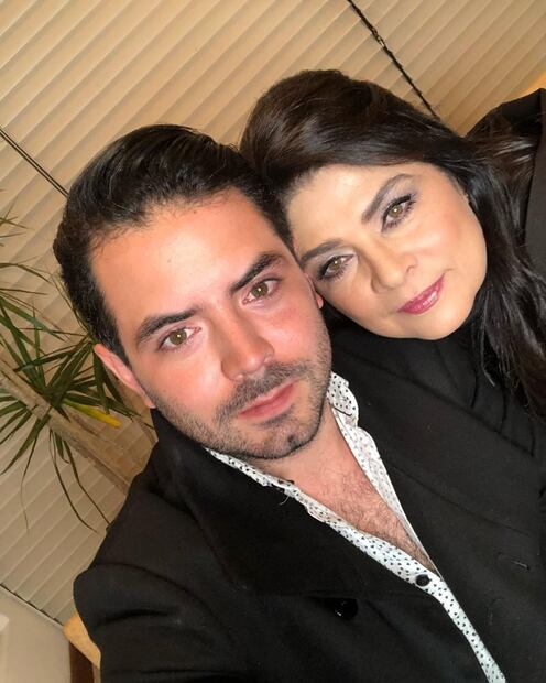 José Eduardo Derbez y su mamá Victoria Ruffo / Instagram