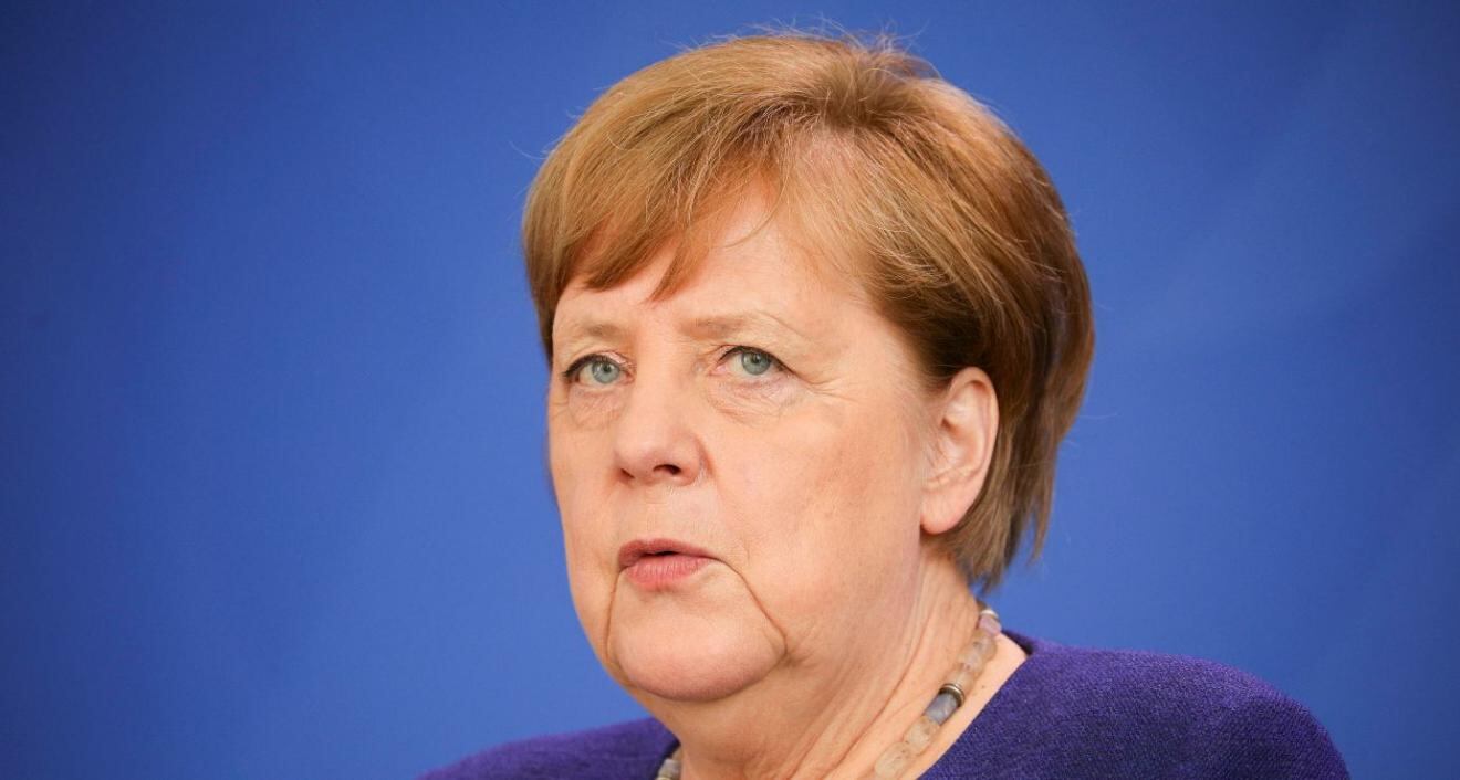 Escándalo del rey de Tailandia llega a la casa de Angela Merkel