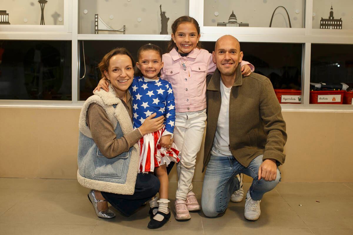 Laura Huitrón, Pía, Renata y Ricardo Padriza. (Foto: Esteban Torreblanca)