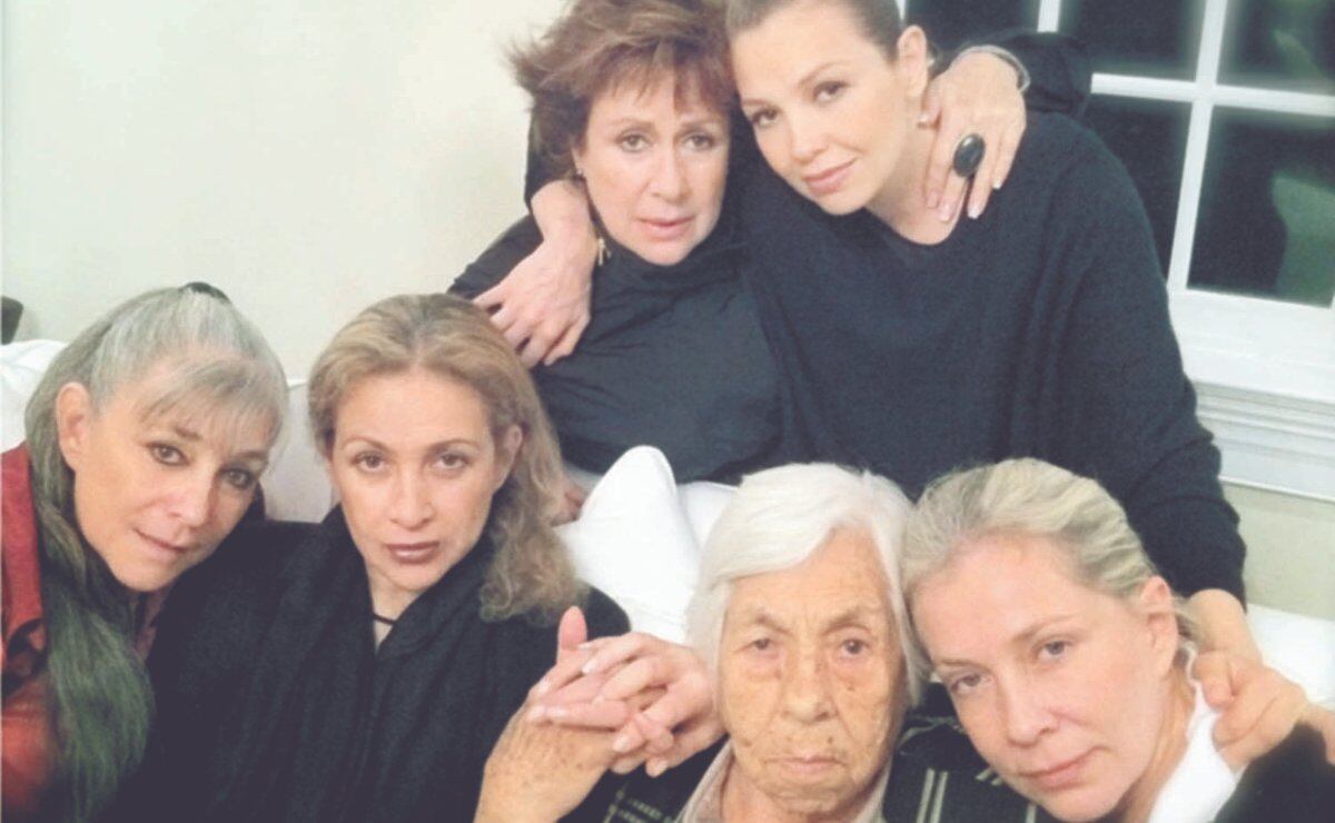 Laura Zapata revela que sus hermanas le robaron dinero a Eva Mange