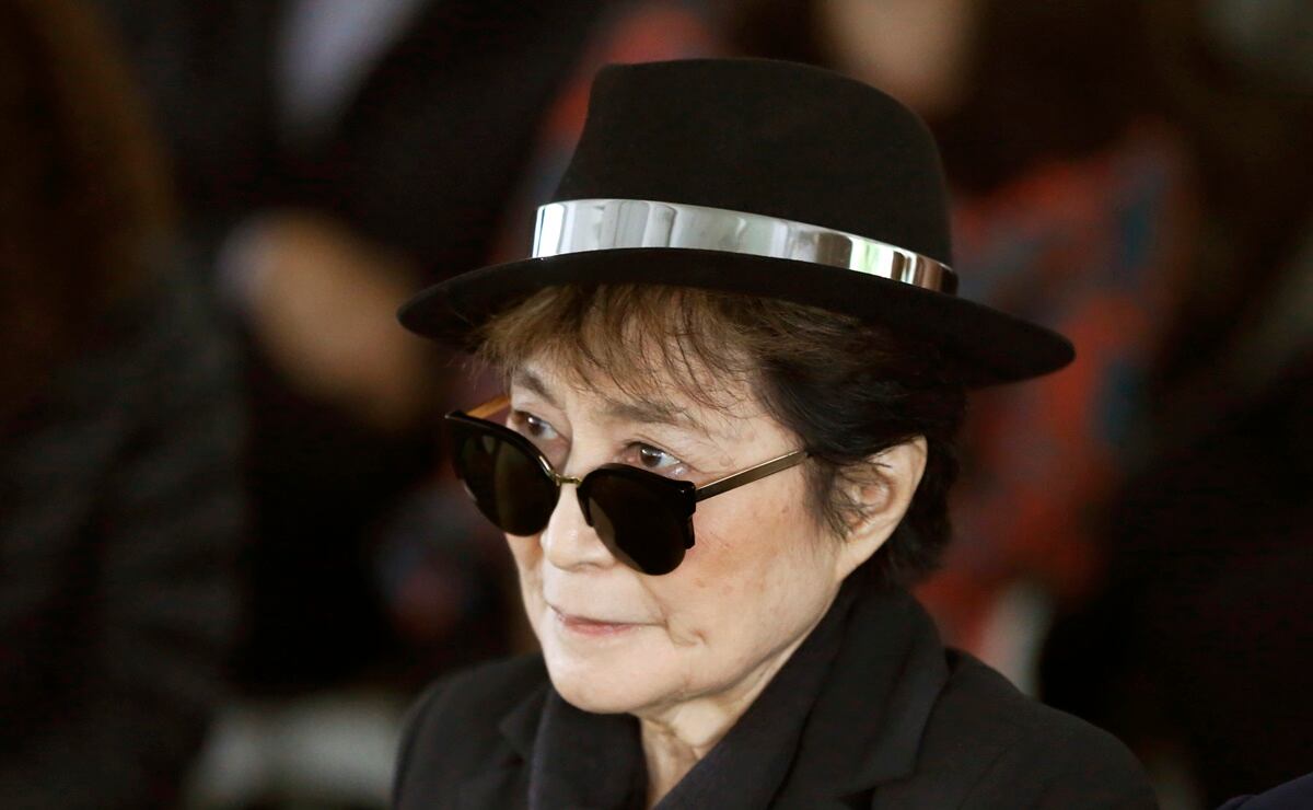 A sus 87 años, Yoko Ono está en silla de ruedas y cuidados especiales 