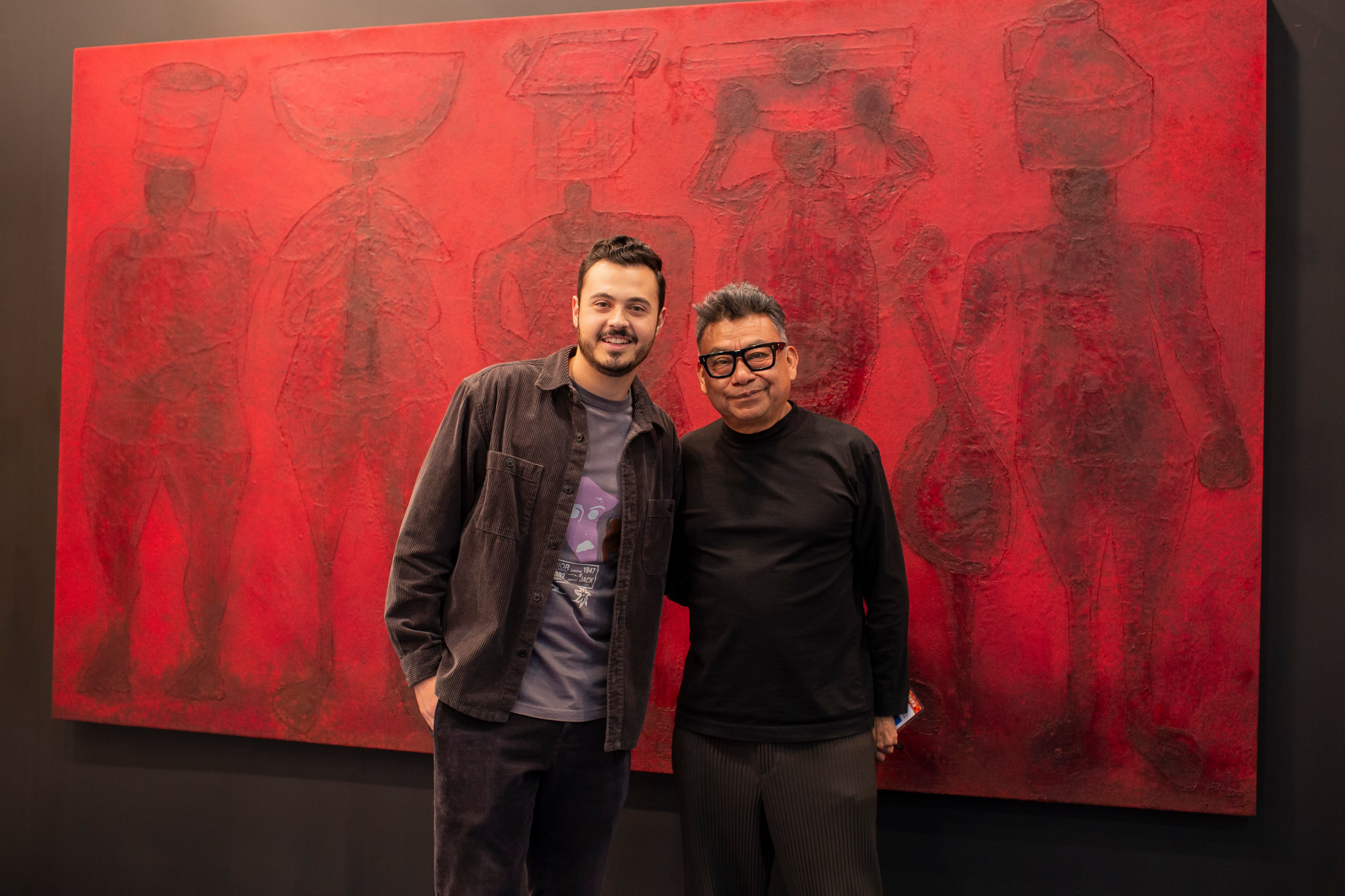 Santiago Harp y el artista oaxaqueño Sergio Hernández. (Foto: Esteban Torreblanca)