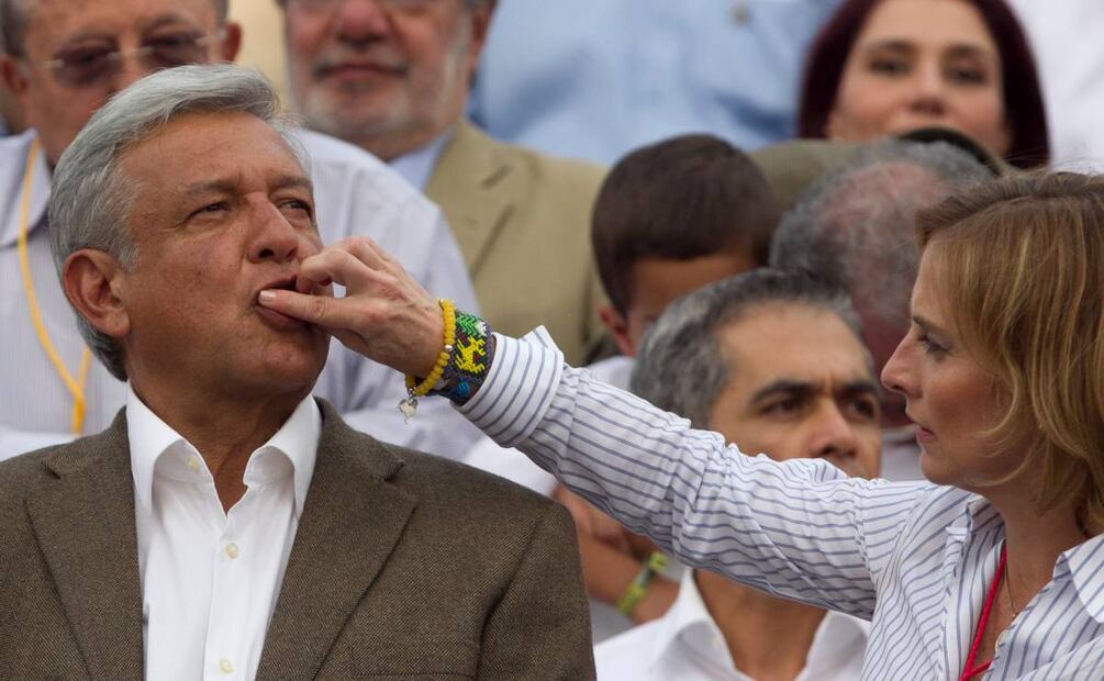 Las 5 imágenes más románticas de AMLO y Beatriz Gutiérrez Müller 