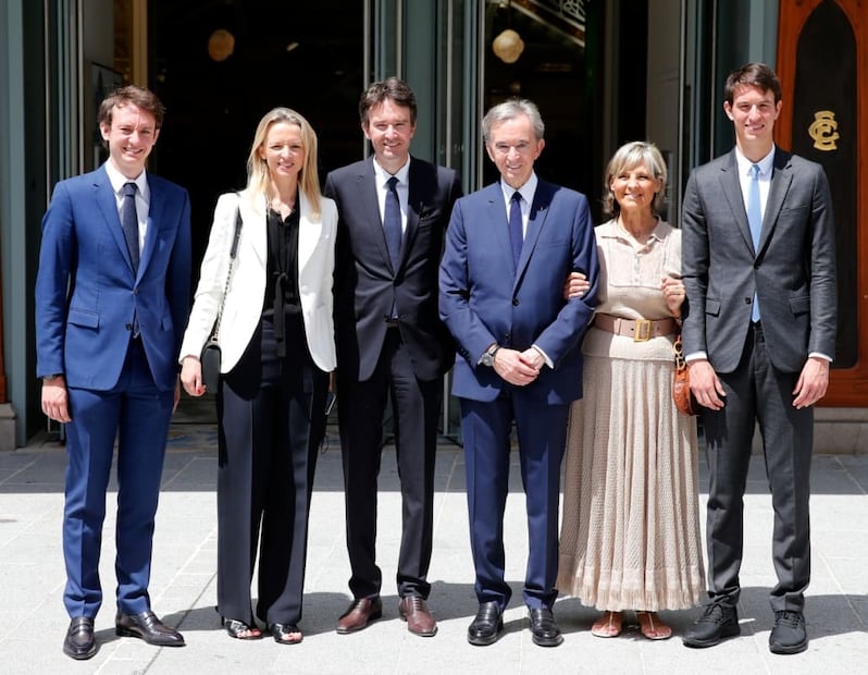 Bernard Arnault y su esposa Helene con sus hijos Frederic, Delphine, Antoine, y Alexandre Arnault / Getty Images