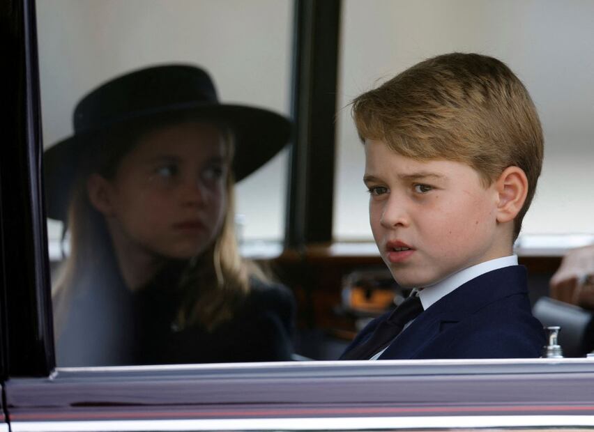 La princesa Charlotte no logra contenerse y rompe en llanto en el funeral de Isabel II