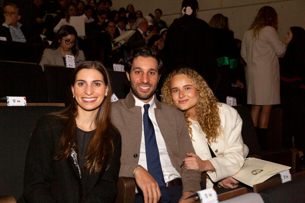 Vanessa y Rodrigo Hajj con Lucía González. (Foto: Arturo Aguirre Tapia)