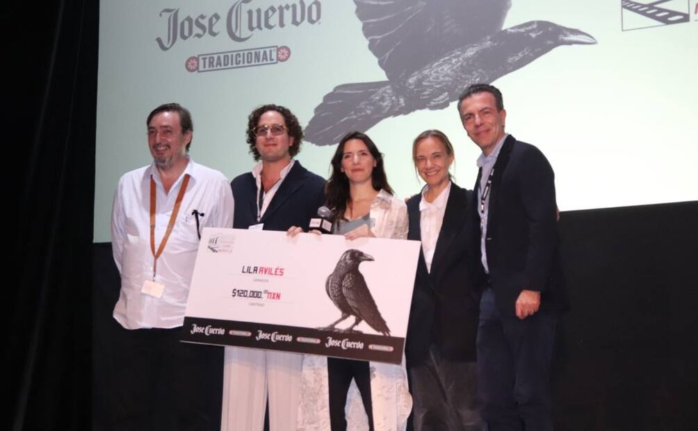 Lila Avilés recibe el Premio Cuervo Tradicional / Foto: Leonor Reyes