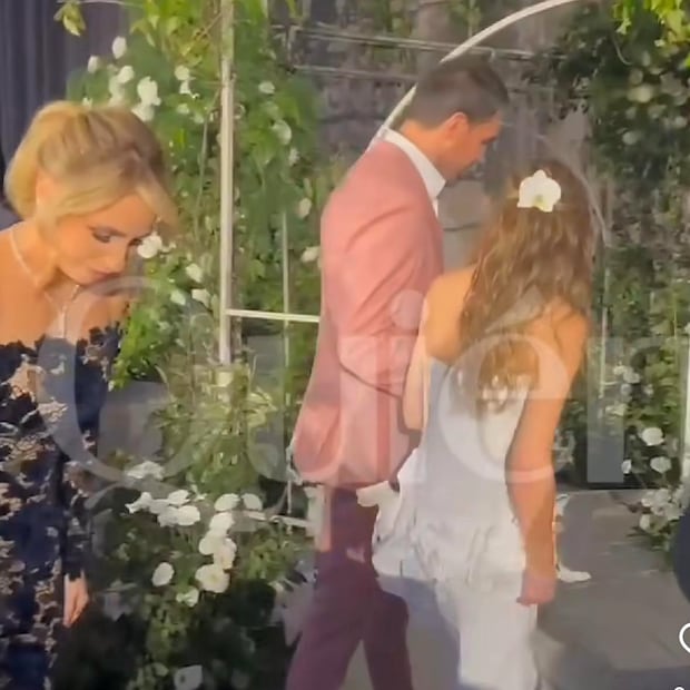 Angélica Rivera entregó a su hija Sofía Castro en el altar / Foto: Captura