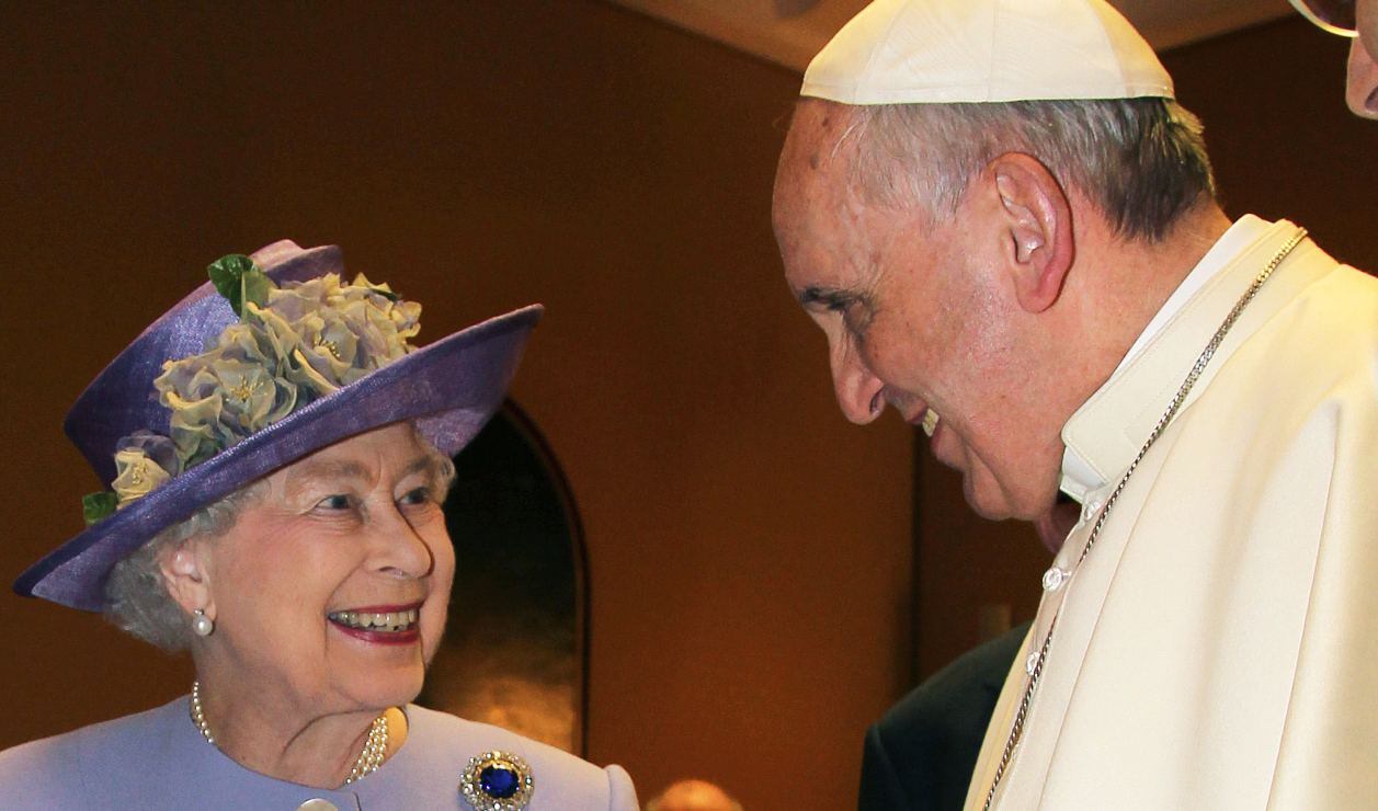 El Papa Francisco envía cariñoso mensaje a la reina Isabel II 
