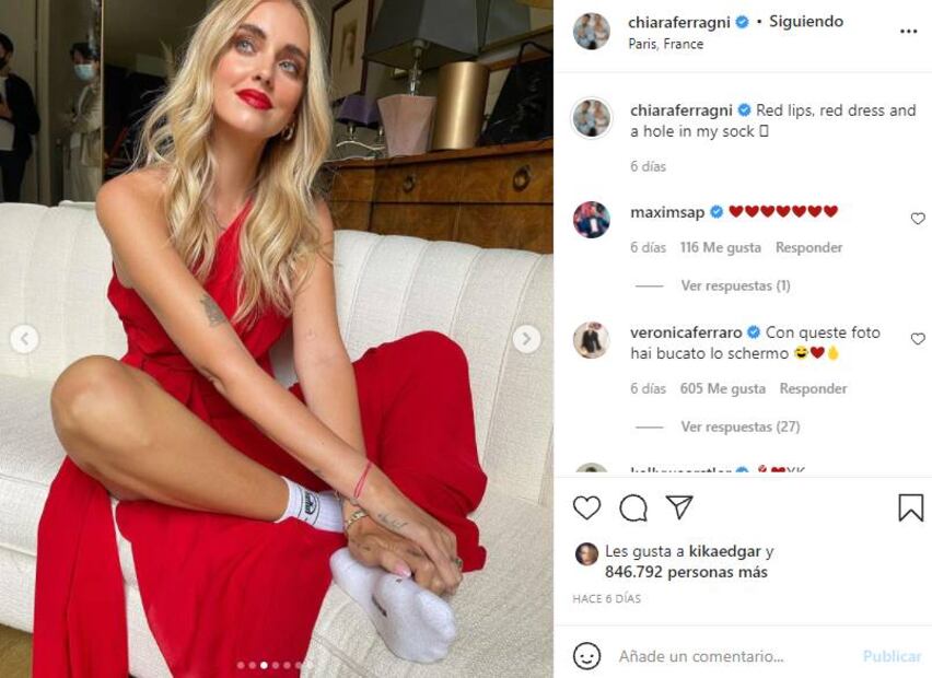 Chiara Ferragni deja al descubierto su calcetín con hoyo en sesión de fotos
