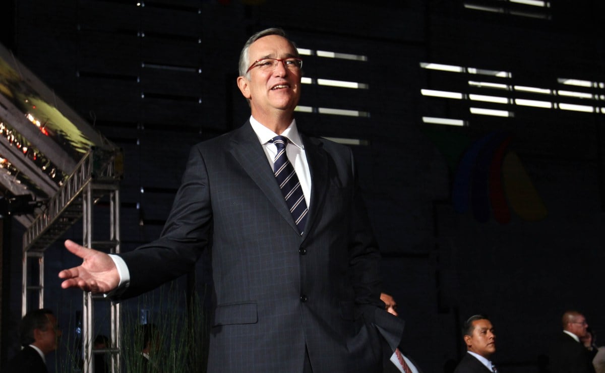 Ricardo Salinas Pliego presenta el interior de su oficina privada 