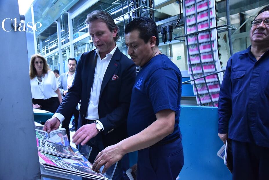 Los directivos de Mercedes-Benz México y de Mercedes-Benz Fashion Week México realizaron un recorrido privado por las rotativas de El Universal