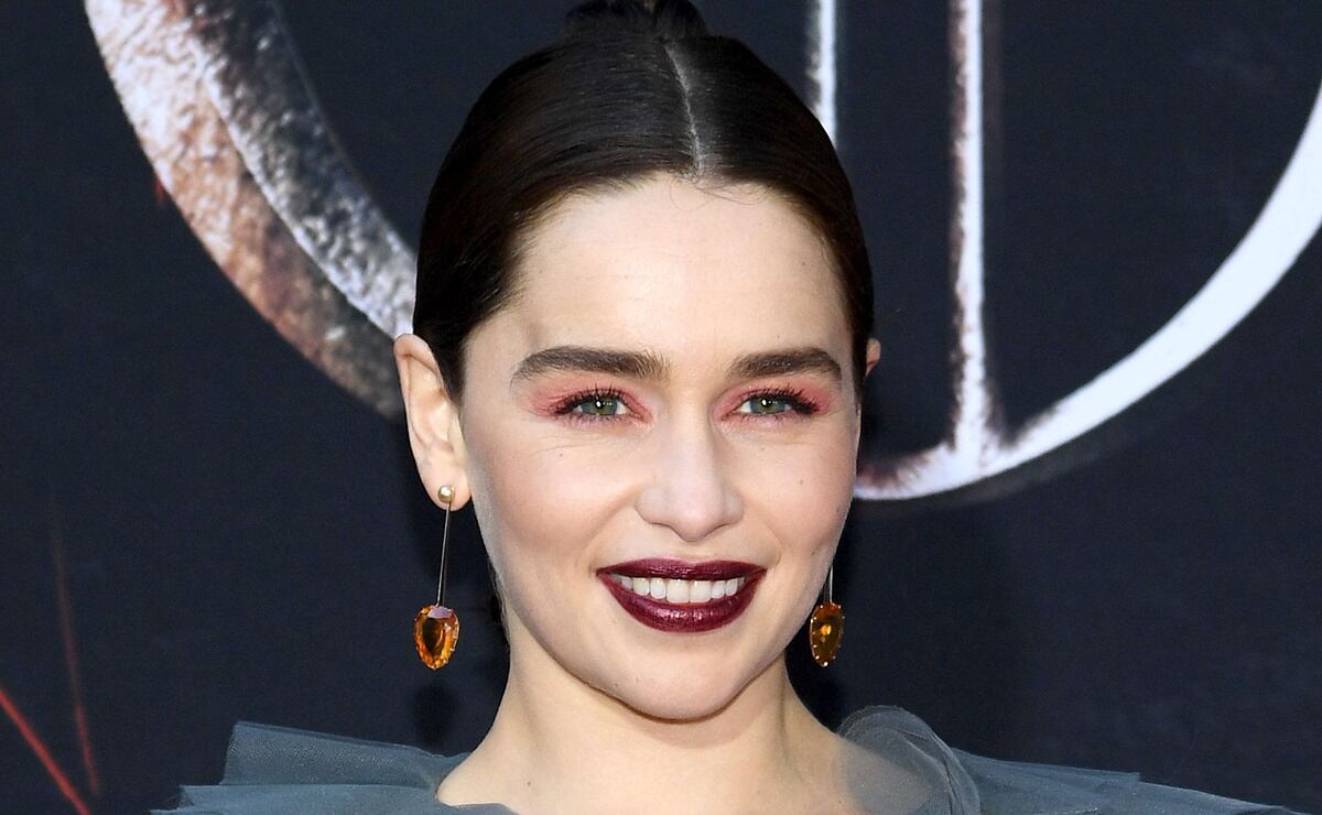 Los trucos de belleza de Emilia Clarke durante la cuarentena