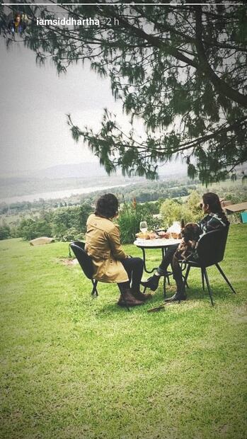 La tierna fotografía de Yuya y Siddartha en un picnic
