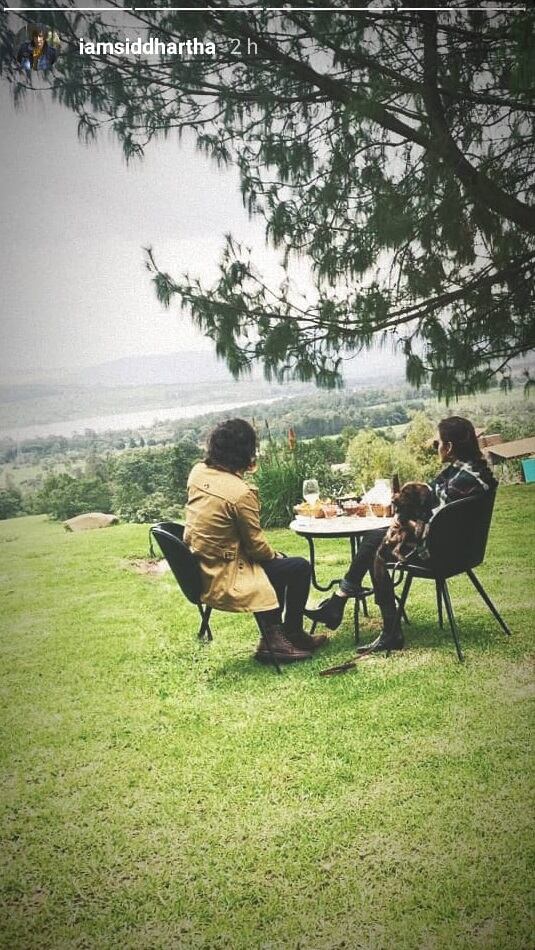 La tierna fotografía de Yuya y Siddartha en un picnic