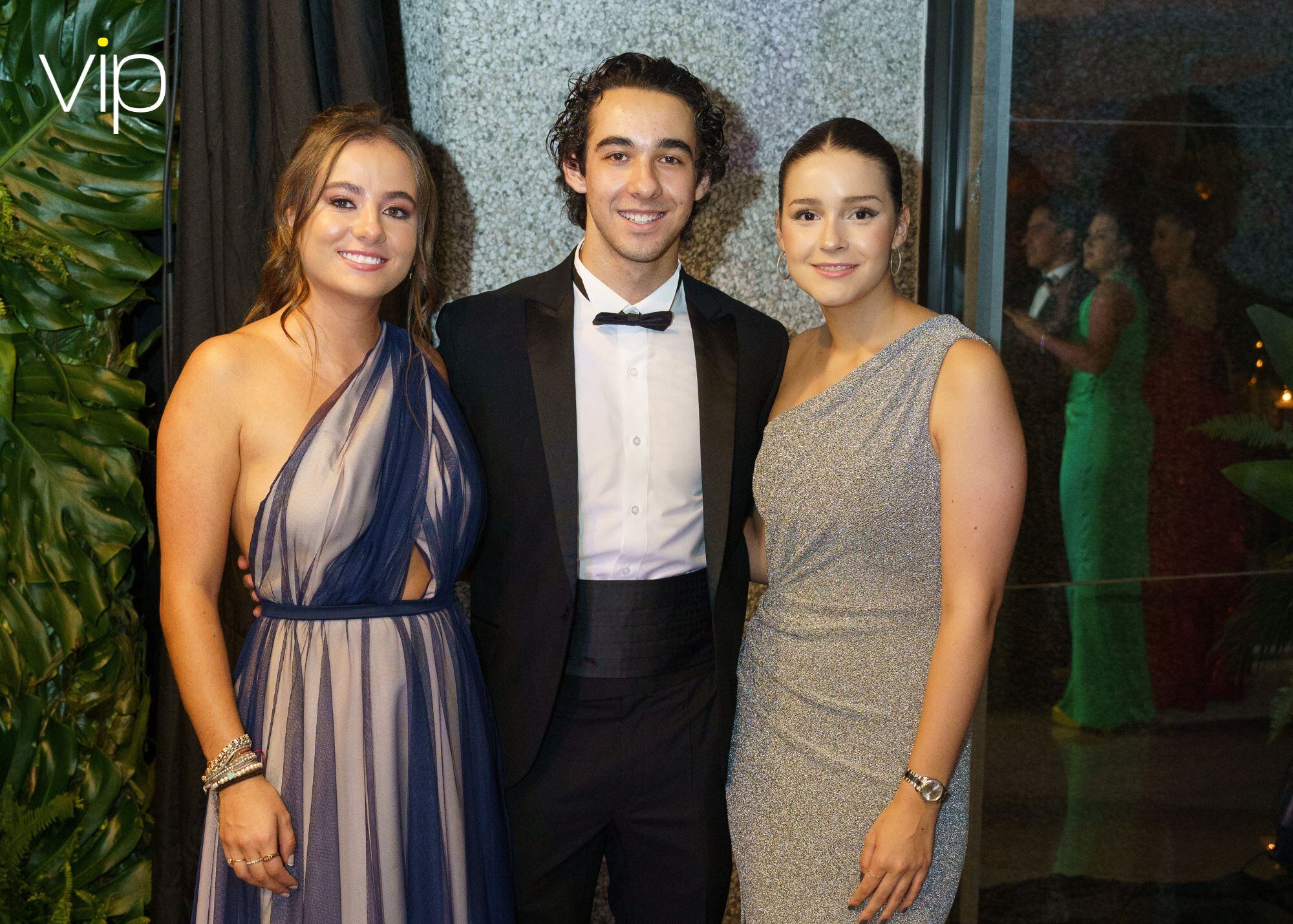 Majo y Juan Carlos Romero con Daniela Herrera. (Foto: Héptor Arjona)
