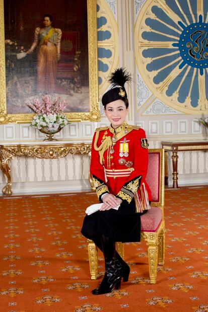 ¿Recuerdas la polémica boda del rey de Tailandia? La casa real lanzó imágenes oficiales de la reina Suthida