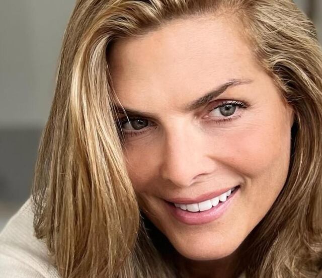 Montserrat Oliver se convierte en Miroslava Stern con deslumbrante look vintage