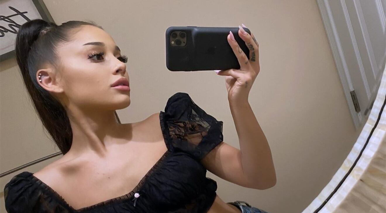 Ariana Grande sorprende en bikini en el desierto