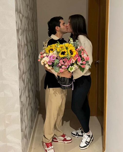 Emily Cinnamon, en su cimpleaños, junto a su novio, Jaziel Avilez / Foto: Instagram