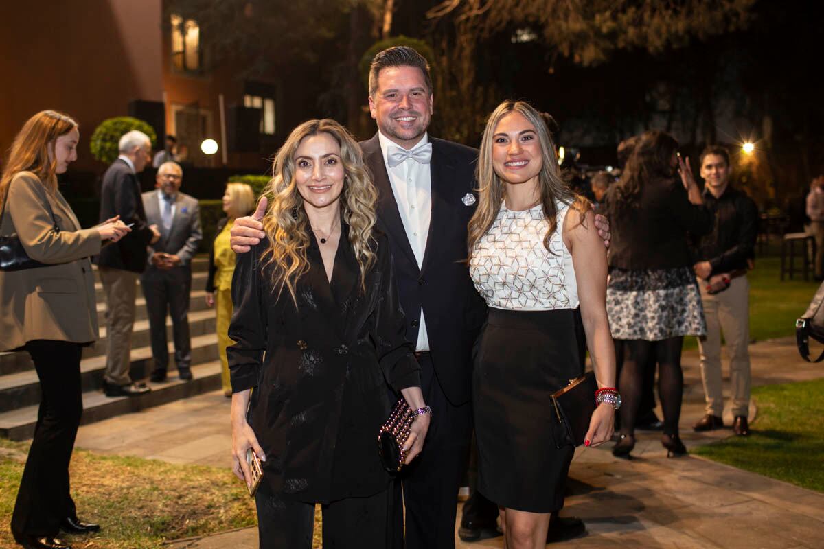 Berenice Rogel, Edgar Weggelaar y Alejandra Baca. (Foto: Esteban Torreblanca)