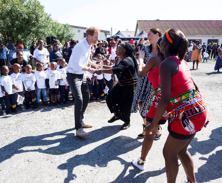 Los mejores momentos de Meghan Markle y el príncipe Harry en su visita a África