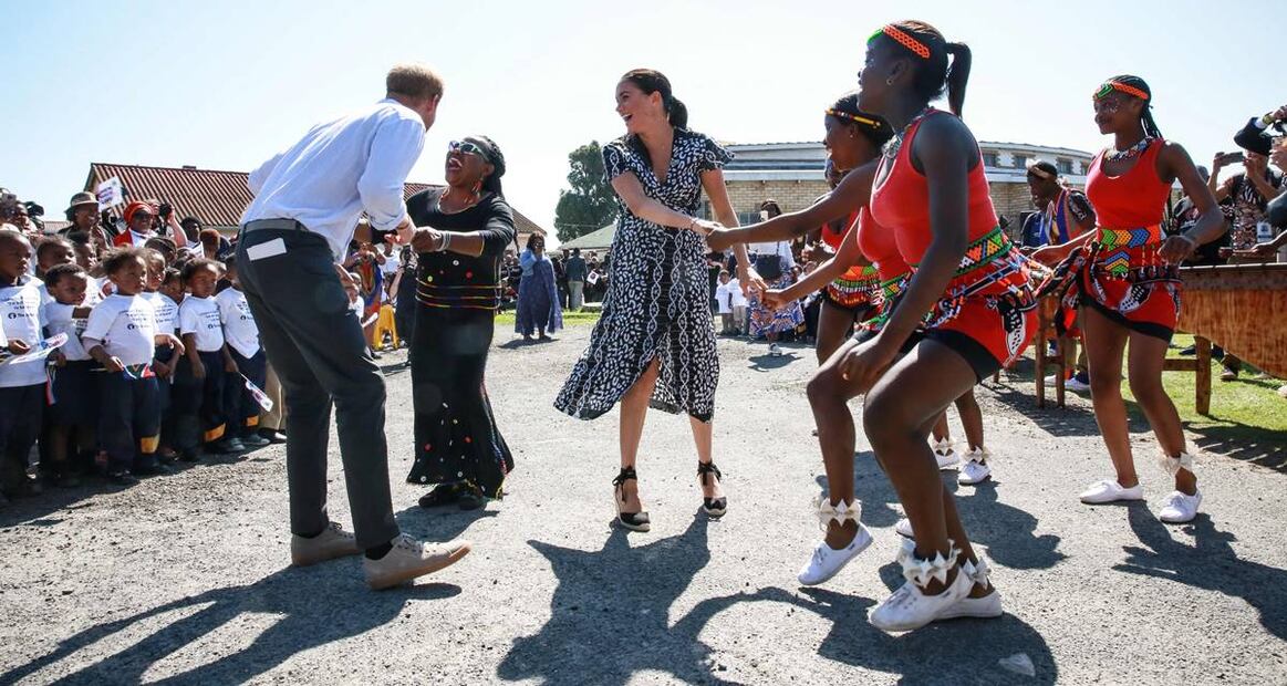 Los mejores momentos de Meghan Markle y el príncipe Harry en su visita a África