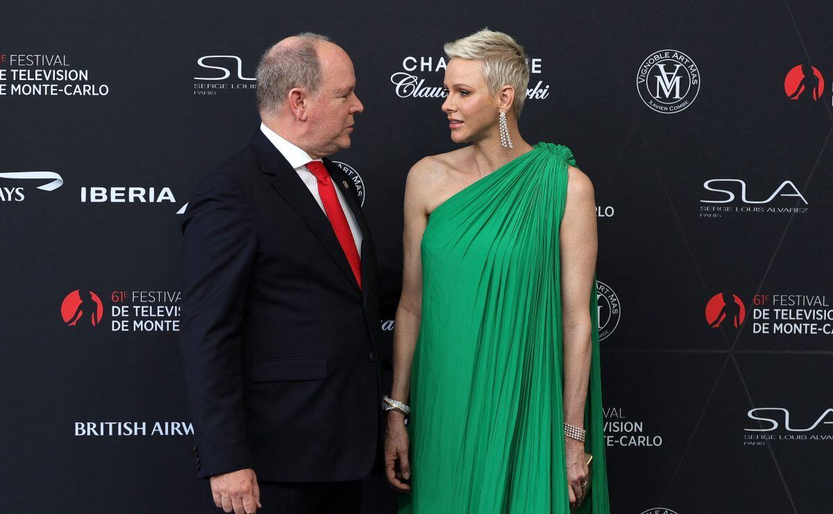 Charlene de Mónaco asiste a un evento con el príncipe Alberto recuperada de Covid-19
