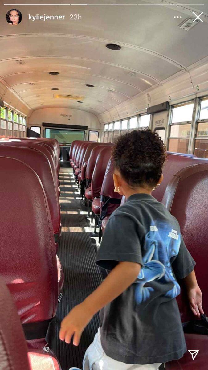 Travis Scott le regaló un autobús escolar a Stormi, su hija con Kylie Jenner