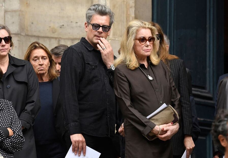 Catherine Deneuve en el funeral de Jane Birkin / AFP