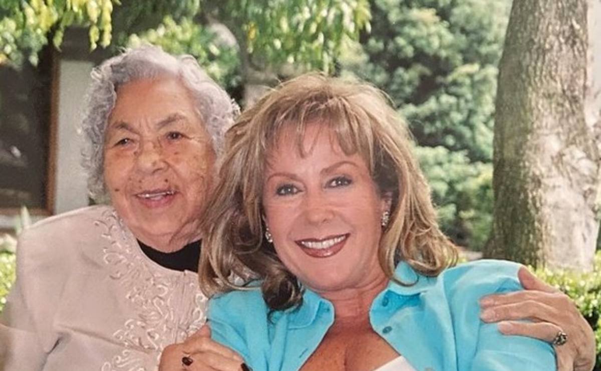 Thalía y Laura Zapata celebran los 104 años de su abuela Eva Mange