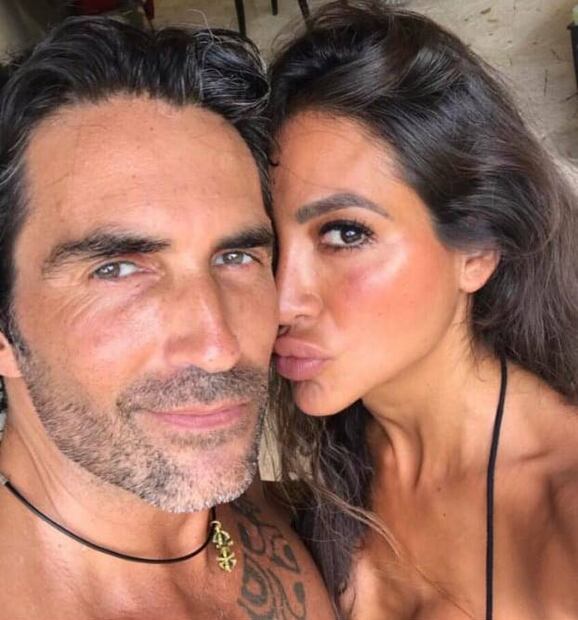 Claudia Lizaldi felicita a su exesposo Eamonn Kneeland, por su nueva relación 