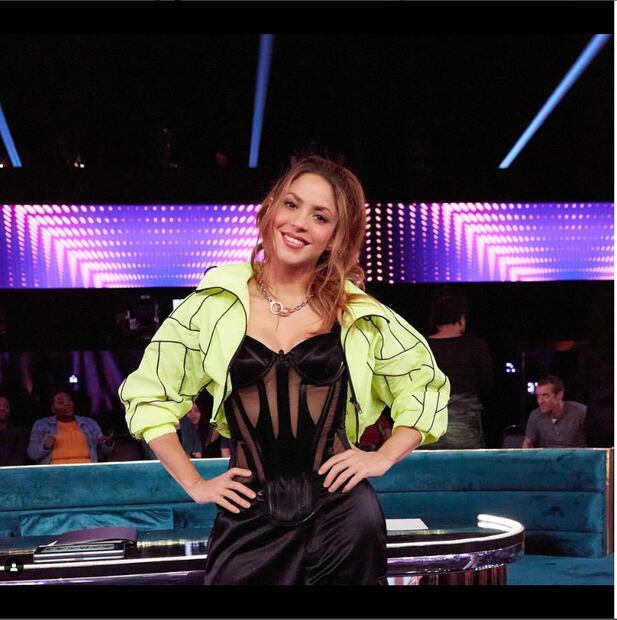 Shakira te enseña a mover la cadera con ritmo y sensualidad