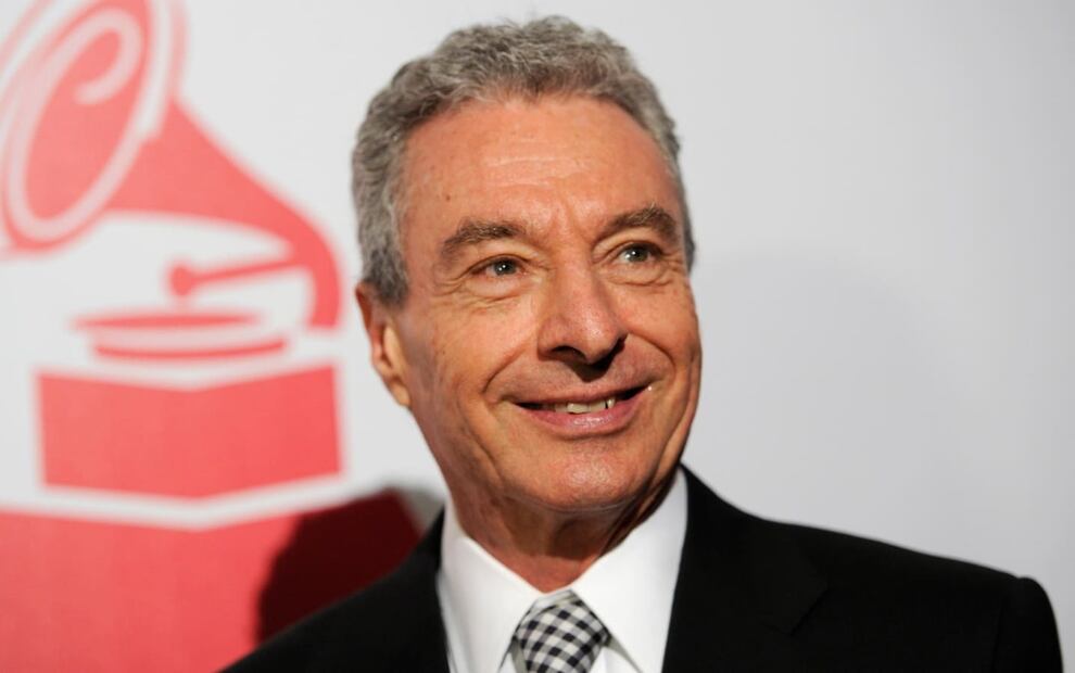 César Costa fue reconocido por su destacada trayectoria en los Latin Grammy de 2015 / AP