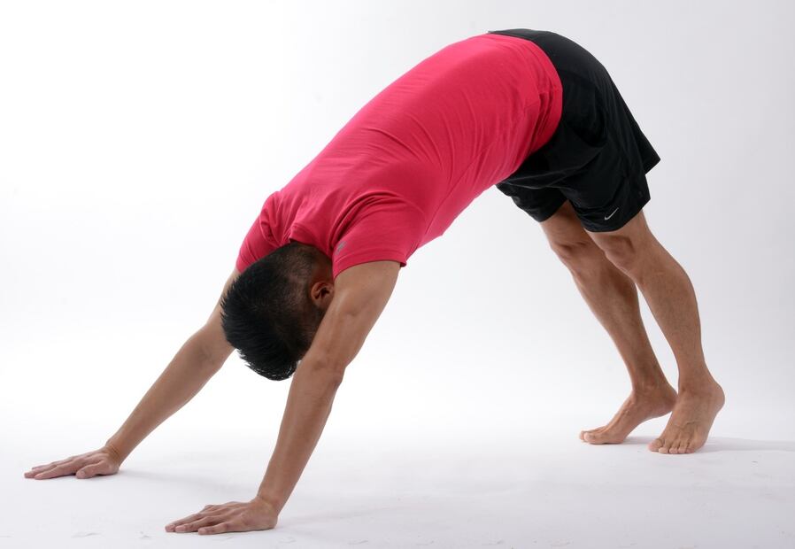 5 posturas de yoga para el dolor de espalda tras un día de home office