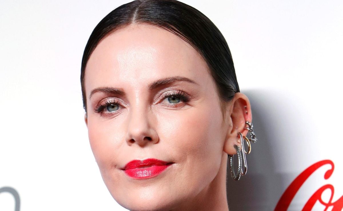 Charlize Theron celebra 46 años con una espectacular fiesta en yate